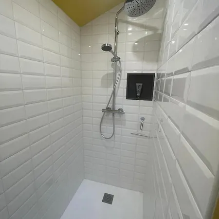 Dom wakacyjny Cute Little House - 200 M Gare - Parking Prive Rouen