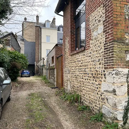 Holiday home Cute Little House Rouen